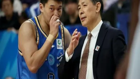 “周二003欧冠赛事前瞻：AC米兰迎战费耶诺德”